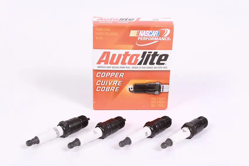 Box of 4 Genuine Autolite 26 Copper Resistor Spark Plugs