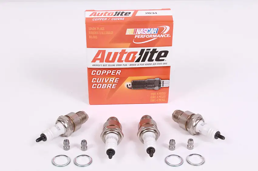 Box of 4 Genuine Autolite 2634 Non-Resistor Spark Plugs