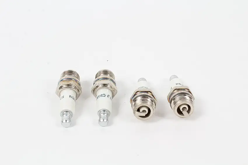 4 Pack Genuine Champion RDJ7J Spark Plug Copper Plus 860