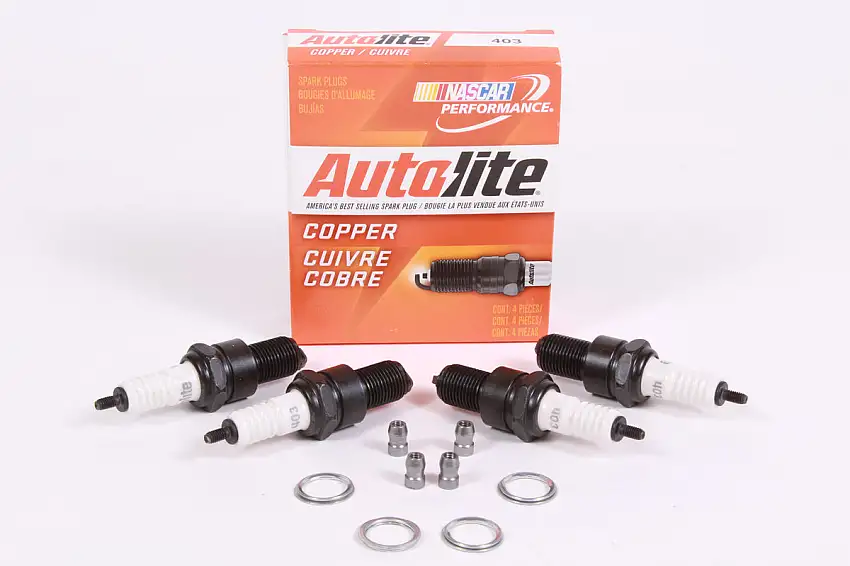 Box of 4 Genuine Autolite 403 Copper Resistor Spark Plugs
