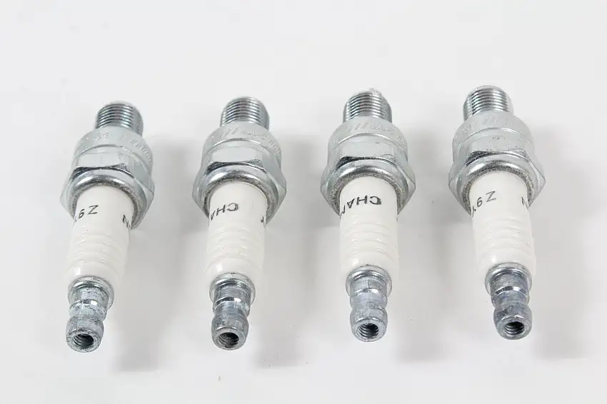 4 Pack of Genuine Champion Z9Y Copper Plus Spark Plugs 808